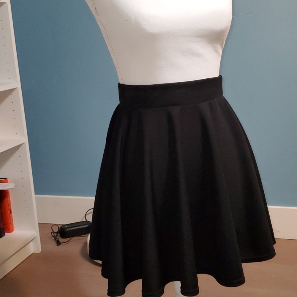 SHEIN High-waisted black skater skirt like new